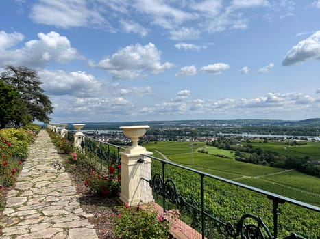 From Johannisberg Castle you have a beautiful view of the Rheingau all the way to Rhineland-Palatinate. From Johannisberg Castle you have a wonderful view of the Rheingau all the way to the Rhineland-Palatinate.