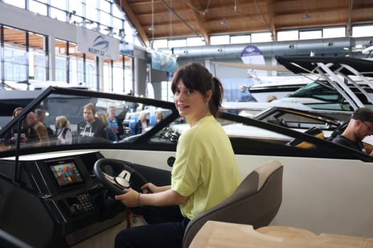 The Interboot 2024 trade fair in Friedrichshafen will open its doors on 25.09.2024. During the press tour and the presentation of the trade fair innovations,model Cora was already fascinated
