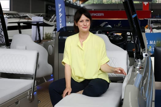 The Interboot 2024 trade fair in Friedrichshafen will open its doors on 25.09.2024. During the press tour and the presentation of the trade fair innovations,model Cora was already fascinated