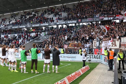 The players of newly promoted FC St. Pauli are celebrated by their own fans after the 0:3 victory in Freiburg after the match of the 1st FBL: 24-25: 1. FBL: 24-25: 5. Sptg. SC Freiburg - FC St. Pauli  DFL REGULATIONS PROHIBIT ANY USE OF PHOTOGRAPHS AS IMAGE SEQUENCES AND/OR QUASI-VIDEONann  Photo: Joachim Hahne/johapress