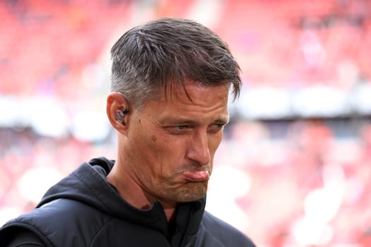 Coach Alexander Blessin (FC St. Pauli) at the match of the 1st FBL: 24-25: 1st FBL: 24-25: 5th Sptg. SC Freiburg - FC St. Pauli  DFL REGULATIONS PROHIBIT ANY USE OF PHOTOGRAPHS AS IMAGE SEQUENCES AND/OR QUASI-VIDEONann  Photo: Joachim Hahne/johapress