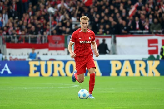 Philipp Lienhart (SC Freiburg) at the match of the 1st FBL: 24-25: 1st FBL: 24-25: 5th Sptg. SC Freiburg - FC St. Pauli  DFL REGULATIONS PROHIBIT ANY USE OF PHOTOGRAPHS AS IMAGE SEQUENCES AND/OR QUASI-VIDEONann  Photo: Joachim Hahne/johapress