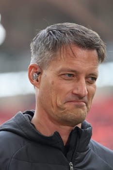 Coach Alexander Blessin (FC St. Pauli) at the match of the 1st FBL: 24-25: 1st FBL: 24-25: 5th Sptg. SC Freiburg - FC St. Pauli  DFL REGULATIONS PROHIBIT ANY USE OF PHOTOGRAPHS AS IMAGE SEQUENCES AND/OR QUASI-VIDEONann  Photo: Joachim Hahne/johapress