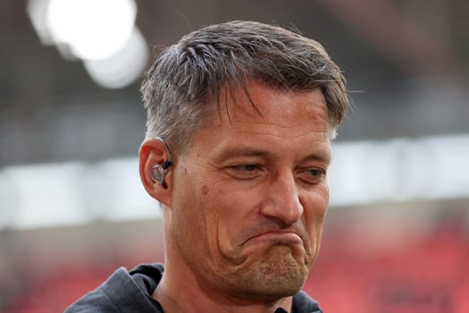 Coach Alexander Blessin (FC St. Pauli) at the match of the 1st FBL: 24-25: 1st FBL: 24-25: 5th Sptg. SC Freiburg - FC St. Pauli  DFL REGULATIONS PROHIBIT ANY USE OF PHOTOGRAPHS AS IMAGE SEQUENCES AND/OR QUASI-VIDEONann  Photo: Joachim Hahne/johapress