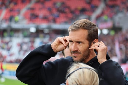 Head Coach Julian Schuster (SC Freiburg)  at the match of the 1st FBL: 24-25: 1st FBL: 24-25: 5th Sptg. SC Freiburg - FC St. Pauli  DFL REGULATIONS PROHIBIT ANY USE OF PHOTOGRAPHS AS IMAGE SEQUENCES AND/OR QUASI-VIDEONann  Photo: Joachim Hahne/johapress