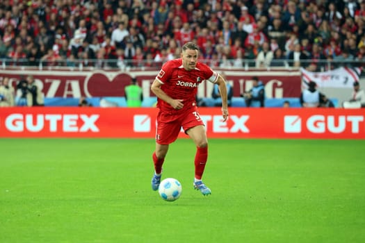 Head Coach Julian Schuster (SC Freiburg)  at the match of the 1st FBL: 24-25: 1st FBL: 24-25: 5th Sptg. SC Freiburg - FC St. Pauli  DFL REGULATIONS PROHIBIT ANY USE OF PHOTOGRAPHS AS IMAGE SEQUENCES AND/OR QUASI-VIDEONann  Photo: Joachim Hahne/johapress