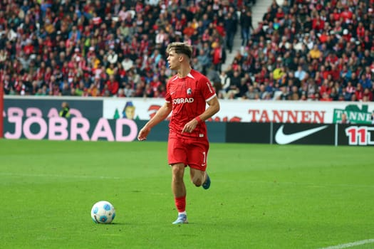Noah Weißhaupt (SC Freiburg) at the match of the 1st FBL: 24-25: 1st FBL: 24-25: 5th Sptg. SC Freiburg - FC St. Pauli  DFL REGULATIONS PROHIBIT ANY USE OF PHOTOGRAPHS AS IMAGE SEQUENCES AND/OR QUASI-VIDEONann  Photo: Joachim Hahne/johapress