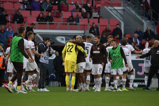 After the 3-0 win in Freiburg,the players of St. Pauli knew who they had to thank: Goalkeeper Nikola Vasilj (FC St. Pauli) kept his goal clean  at the match of the 1st FBL: 24-25: 1st FBL: 24-25: 5th Sptg. SC Freiburg - FC St. Pauli  DFL REGULATIONS PROHIBIT ANY USE OF PHOTOGRAPHS AS IMAGE SEQUENCES AND/OR QUASI-VIDEONann  Photo: Joachim Hahne/johapress