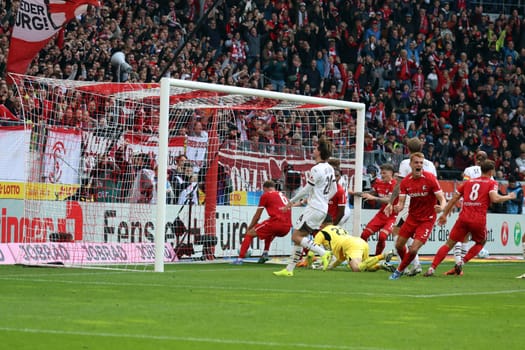 Philipp Lienhart (SC Freiburg) celebrates his supposed goal to make it 1:2,but the goal is not given due to offside in the match of the 1. FBL: 24-25: 1. FBL: 24-25: 5. Sptg. SC Freiburg - FC St. Pauli  DFL REGULATIONS PROHIBIT ANY USE OF PHOTOGRAPHS AS IMAGE SEQUENCES AND/OR QUASI-VIDEONann  Photo: Joachim Hahne/johapress