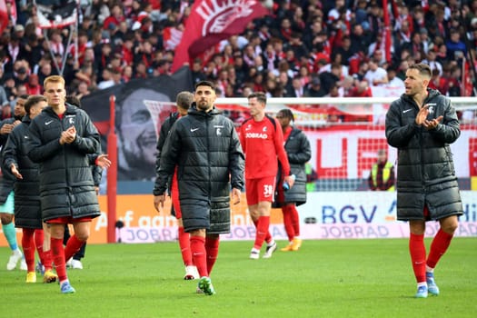 Disappointed,the Freiburg players Philipp Lienhart (SC Freiburg),Vincenzo Grifo (SC Freiburg),Christian Günter (SC Freiburg) thank the fans after the game of the 1st FBL: 24-25: 1st FBL: 24-25: 5th Sptg. SC Freiburg - FC St. Pauli  DFL REGULATIONS PROHIBIT ANY USE OF PHOTOGRAPHS AS IMAGE SEQUENCES AND/OR QUASI-VIDEONann  Photo: Joachim Hahne/johapress
