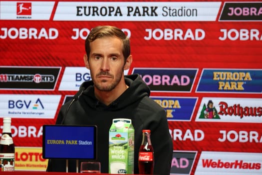 Thoughtful: Head coach / Coach Julian Schuster (SC Freiburg) at the press conference,PK after the match of the 1st FBL: 24-25: 1st FBL: 24-25: 5th Sptg. SC Freiburg - FC St. Pauli  DFL REGULATIONS PROHIBIT ANY USE OF PHOTOGRAPHS AS IMAGE SEQUENCES AND/OR QUASI-VIDEONann  Photo: Joachim Hahne/johapress