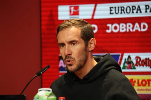 Head coach Julian Schuster (SC Freiburg) at the press conference,PK after the match of the 1st FBL: 24-25: 1st FBL: 24-25: 5th Sptg. SC Freiburg - FC St. Pauli  DFL REGULATIONS PROHIBIT ANY USE OF PHOTOGRAPHS AS IMAGE SEQUENCES AND/OR QUASI-VIDEONann  Photo: Joachim Hahne/johapress