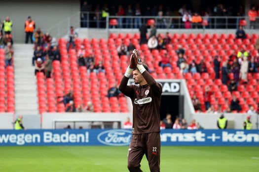 Goalkeeper Nikola Vasilj (FC St. Pauli) during the warm-up for the 1st FBL match: 24-25: 1st FBL: 24-25: 5th Sptg. SC Freiburg - FC St. Pauli  DFL REGULATIONS PROHIBIT ANY USE OF PHOTOGRAPHS AS IMAGE SEQUENCES AND/OR QUASI-VIDEONann  Photo: Joachim Hahne/johapress