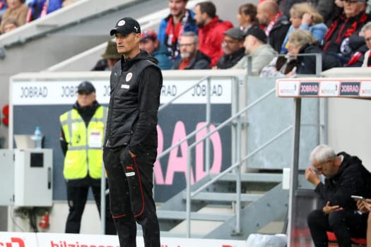 Saw a good game from his team: Coach Alexander Blessin (FC St. Pauli) of the 1st FBL: 24-25: 1st FBL: 24-25: 5th Sptg. SC Freiburg - FC St. Pauli  DFL REGULATIONS PROHIBIT ANY USE OF PHOTOGRAPHS AS IMAGE SEQUENCES AND/OR QUASI-VIDEONann  Photo: Joachim Hahne/johapress