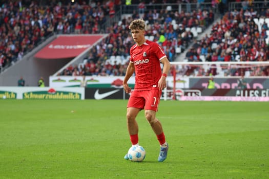 Noah Weißhaupt (SC Freiburg) at the match of the 1st FBL: 24-25: 1st FBL: 24-25: 5th Sptg. SC Freiburg - FC St. Pauli  DFL REGULATIONS PROHIBIT ANY USE OF PHOTOGRAPHS AS IMAGE SEQUENCES AND/OR QUASI-VIDEONann  Photo: Joachim Hahne/johapress