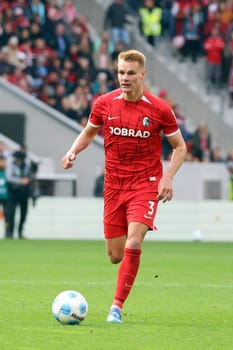 Philipp Lienhart (SC Freiburg) at the match of the 1st FBL: 24-25: 1st FBL: 24-25: 5th Sptg. SC Freiburg - FC St. Pauli  DFL REGULATIONS PROHIBIT ANY USE OF PHOTOGRAPHS AS IMAGE SEQUENCES AND/OR QUASI-VIDEONann  Photo: Joachim Hahne/johapress