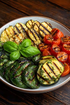Colorful grilled vegetables on plate represent the freshness and attention to detail of the food, suitable for health communication, advertising healthy food that emphasizes the balance of nutrients.