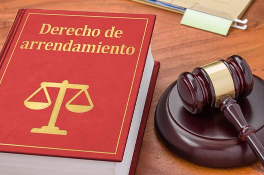 A law book with a gavel - Tenancy Law in spanish
