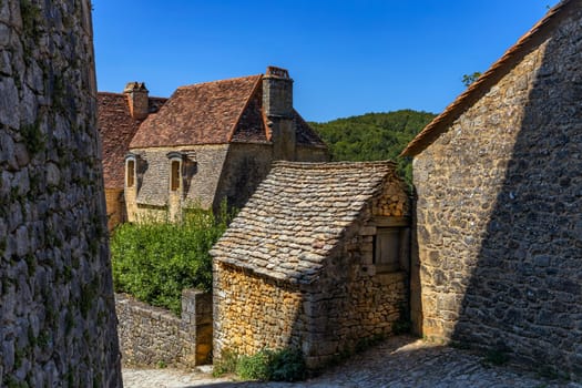 The medieval town of Beynac rising on a limestone cliff above the Dordogne River. France, Dordogne department, Beynac-et-Cazenac