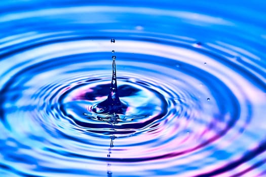 a drop of water falling into the water and creating waves. High quality photo
