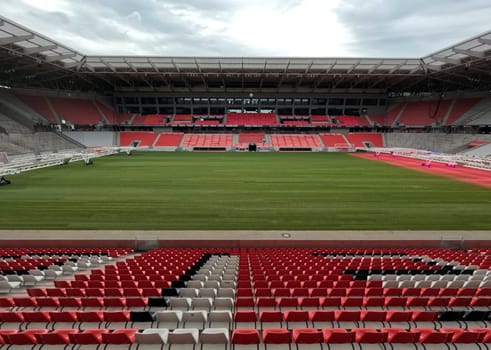 SC Freiburg used the international break to replace the turf at the Europa Park Stadium. After the stadium was put into operation in 2021,a new turf has now been laid. This Saturday with the Bundesliga home game against FC Augsburg (kick-off,15:30 CET),the new turf is to be played again.