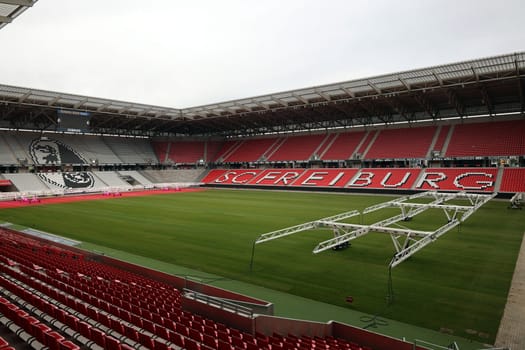 SC Freiburg used the international break to replace the turf at the Europa Park Stadium. After the stadium was put into operation in 2021,a new turf has now been laid. This Saturday with the Bundesliga home game against FC Augsburg (kick-off,15:30 CET),the new turf is to be played again.