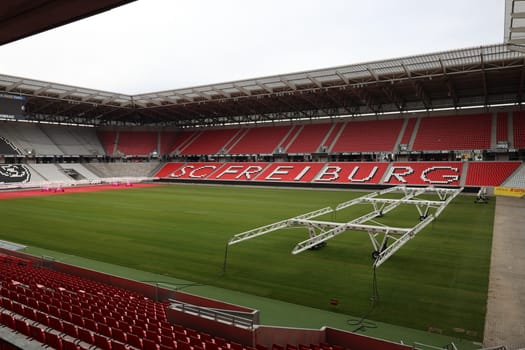 SC Freiburg used the international break to replace the turf at the Europa Park Stadium. After the stadium was put into operation in 2021,a new turf has now been laid. This Saturday with the Bundesliga home game against FC Augsburg (kick-off,15:30 CET),the new turf is to be played again.