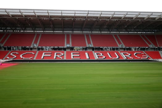 SC Freiburg used the international break to replace the turf at the Europa Park Stadium. After the stadium was put into operation in 2021,a new turf has now been laid. This Saturday with the Bundesliga home game against FC Augsburg (kick-off,15:30 CET),the new turf is to be played again.