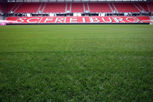 SC Freiburg used the international break to replace the turf at the Europa Park Stadium. After the stadium was put into operation in 2021,a new turf has now been laid. This Saturday with the Bundesliga home game against FC Augsburg (kick-off,15:30 CET),the new turf is to be played again.