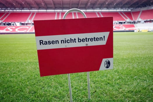 SC Freiburg used the international break to replace the turf at the Europa Park Stadium. After the stadium was put into operation in 2021,a new turf has now been laid. This Saturday with the Bundesliga home game against FC Augsburg (kick-off,15:30 CET),the new turf is to be played again.