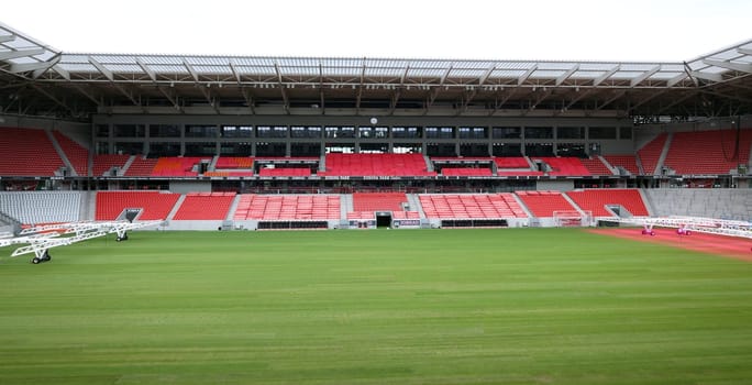 SC Freiburg used the international break to replace the turf at the Europa Park Stadium. After the stadium was put into operation in 2021,a new turf has now been laid. This Saturday with the Bundesliga home game against FC Augsburg (kick-off,15:30 CET),the new turf is to be played again.