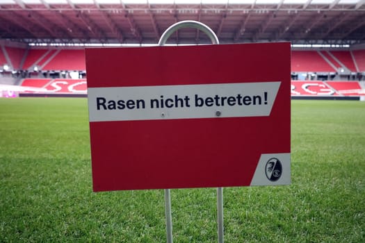 SC Freiburg used the international break to replace the turf at the Europa Park Stadium. After the stadium was put into operation in 2021,a new turf has now been laid. This Saturday with the Bundesliga home game against FC Augsburg (kick-off,15:30 CET),the new turf is to be played again.
