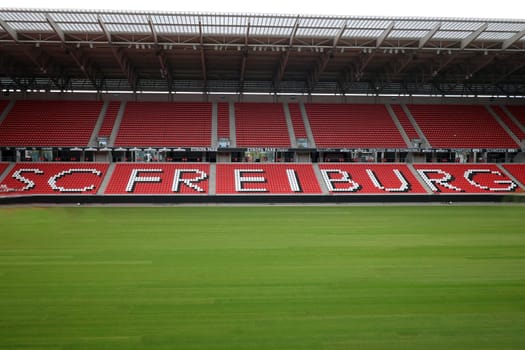 SC Freiburg used the international break to replace the turf at the Europa Park Stadium. After the stadium was put into operation in 2021,a new turf has now been laid. This Saturday with the Bundesliga home game against FC Augsburg (kick-off,15:30 CET),the new turf is to be played again.