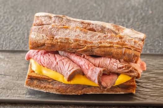 Sandwich with sliced roast beef and cheese