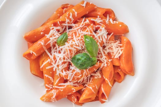 Penne pasta with bell pepper and cream sauce