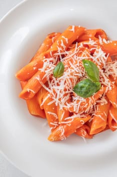 Penne pasta with bell pepper and cream sauce