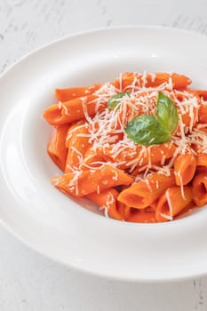 Penne pasta with bell pepper and cream sauce