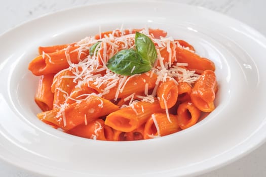 Penne pasta with bell pepper and cream sauce