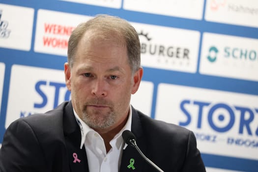 Head Coach / Trainer Steve Walker (SERC Wild Wings) at the press conference,PK after the game of the DEL 24-25,10th Sptg.: Schwenninger Wild Wings vs Iserlohn Roosters