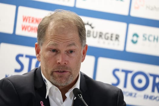 Head Coach / Trainer Steve Walker (SERC Wild Wings) at the press conference,PK after the game of the DEL 24-25,10th Sptg.: Schwenninger Wild Wings vs Iserlohn Roosters