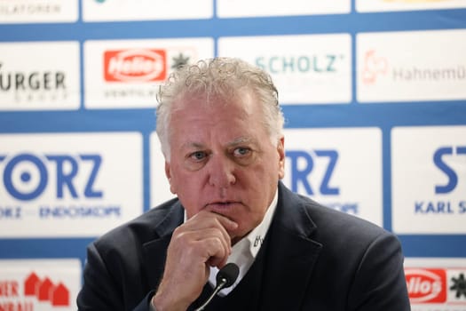 Head coach Doug Shedden (Iserlohn Roosters) at the press conference,PK after the game of the DEL 24-25,10th Sptg.: Schwenninger Wild Wings vs Iserlohn Roosters