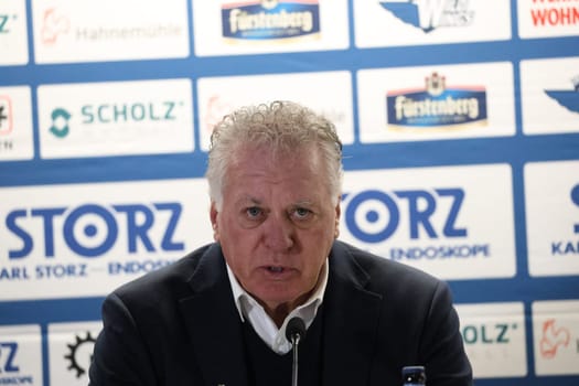 Head coach Doug Shedden (Iserlohn Roosters) at the press conference,PK after the game of the DEL 24-25,10th Sptg.: Schwenninger Wild Wings vs Iserlohn Roosters