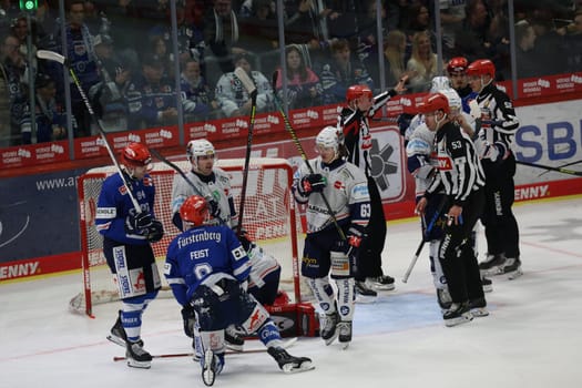 Busy in front of the Iserlohn goal,but a goal was not to be scored in the first period of the game of the DEL 24-25,10th Sptg.: Schwenninger Wild Wings vs Iserlohn Roosters