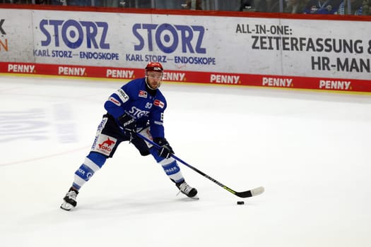 Sebastian Uvira (SERC Wild Wings) at the DEL 24-25 match,10th Sptg.: Schwenninger Wild Wings vs Iserlohn Roosters
