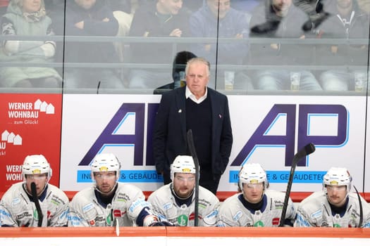 Head coach Doug Shedden (Iserlohn Roosters) at the game of the DEL 24-25,10th Sptg.: Schwenninger Wild Wings vs Iserlohn Roosters