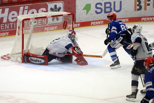 Zach Senyshyn (SERC Wild Wings) scored the 2-1 winning goal in the DEL 24-25,10th Sptg.: Schwenninger Wild Wings vs Iserlohn Roosters