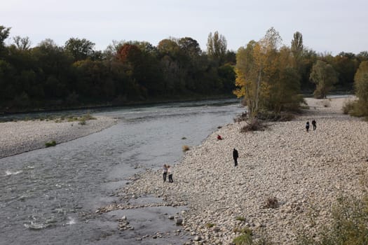 Autumn atmosphere at the Isteiner Schwellen on the Rhine near Efringen-Kirchen (Lörrach district). In bright sunshine,numerous excursionists from Germany and abroad took advantage of the beautiful late summer weather on Sunday to take a trip to the Rhine.