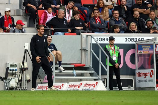 Head coach Julian Schuster (SC Freiburg) on the sidelines at the match of the 1st FBL: 24-25: 1st FBL: 24-25: 7th Sptg. SC Freiburg - FC Augsburg  DFL REGULATIONS PROHIBIT ANY USE OF PHOTOGRAPHS AS IMAGE SEQUENCES AND/OR QUASI-VIDEONann  Photo: Joachim Hahne/johapress