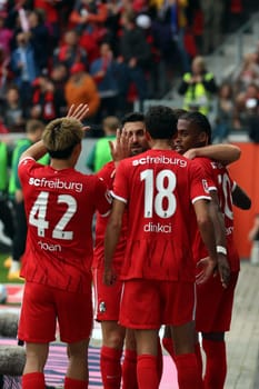 Ritsu Dōan (SC Freiburg) and Eren Sami Dinkçi (SC Freiburg) congratulate Vincenzo Grifo (SC Freiburg) on his goal to make it 1-0 for Freiburg in the 1st FBL match: 24-25: 1st FBL: 24-25: 7th Sptg. SC Freiburg - FC Augsburg  DFL REGULATIONS PROHIBIT ANY USE OF PHOTOGRAPHS AS IMAGE SEQUENCES AND/OR QUASI-VIDEONann  Photo: Joachim Hahne/johapress