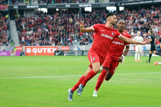 Goal scorer Vincenzo Grifo (SC Freiburg) turns away jubilantly,Junior Adamu (SC Freiburg) is the first to congratulate him on the 1-0 win in the 1st FBL game: 24-25: 1st FBL: 24-25: 7th Sptg. SC Freiburg - FC Augsburg  DFL REGULATIONS PROHIBIT ANY USE OF PHOTOGRAPHS AS IMAGE SEQUENCES AND/OR QUASI-VIDEONann  Photo: Joachim Hahne/johapress